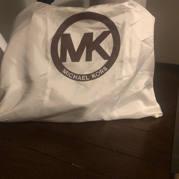 Michael Kors - Picture 2 of 8